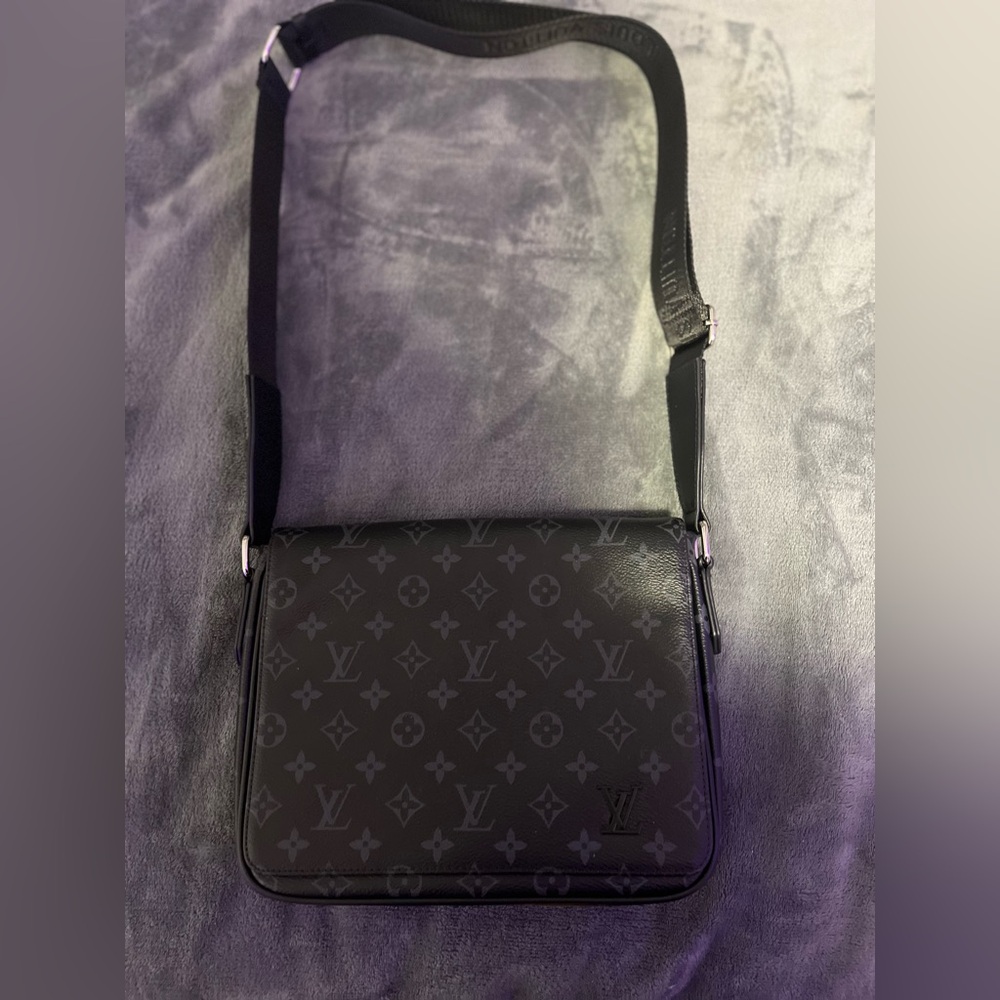 Louis Vuitton Messenger Bag